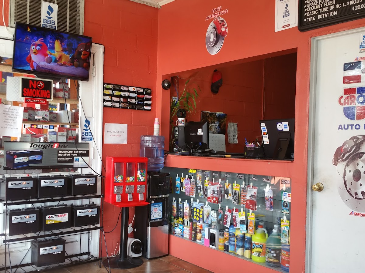 Jonas Auto service bay